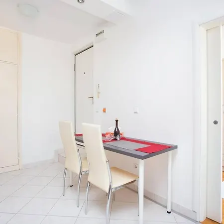 Dorna Near Center And Bacvice Apartment Split